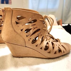 Peep toe, cut-out brown sandals